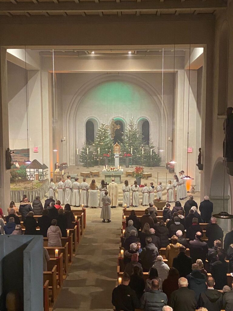 Die Große Garde beim Einführungsgottesdienst der neuen Messdiener Weihnachten 2025
